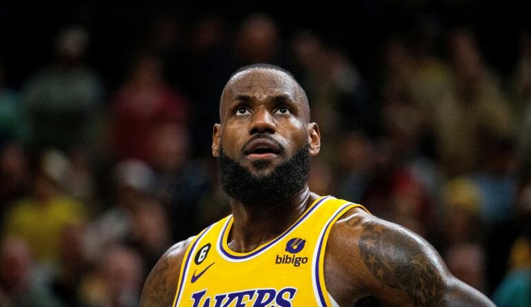 LeBron James Signs 2-Year Max Extension to Remain with Lakers